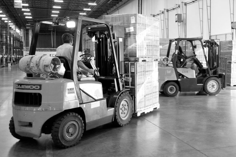 Tarimas de madera vs tarimas de plástico GRECO