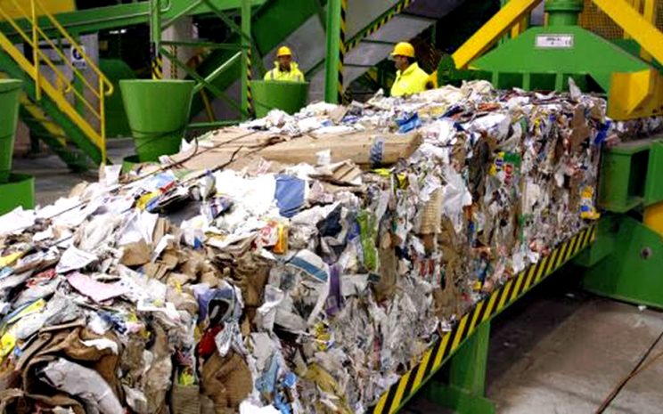 ¿Cómo evitar la acumulación de residuos en patios industriales?